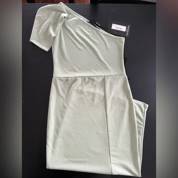 SIMPLE FASHIONNOVA DRESS - Picture 1 of 2